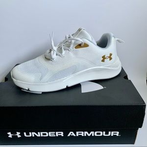 CLOSET CLEAR OUT UNDER ARMOUR CHARGED SNEAKERS